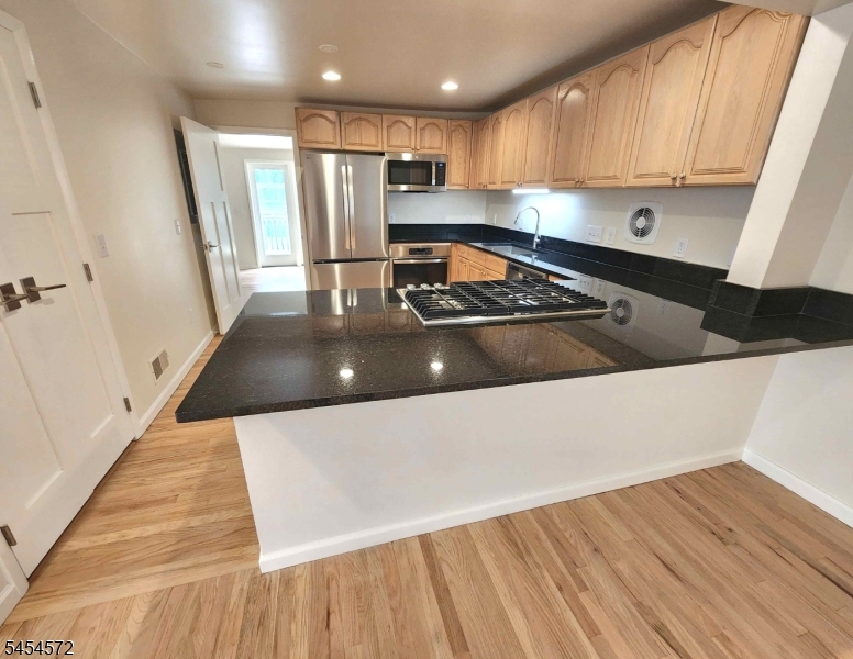 676 Bloomfield Ave 2 Property Photo 7