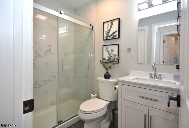 816 Spruce Hills Dr 816 Property Photo 5