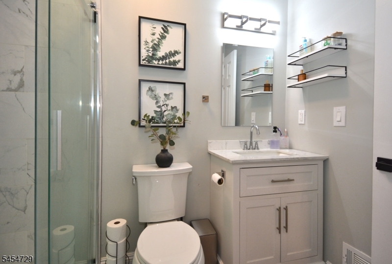 816 Spruce Hills Dr 816 Property Photo 6