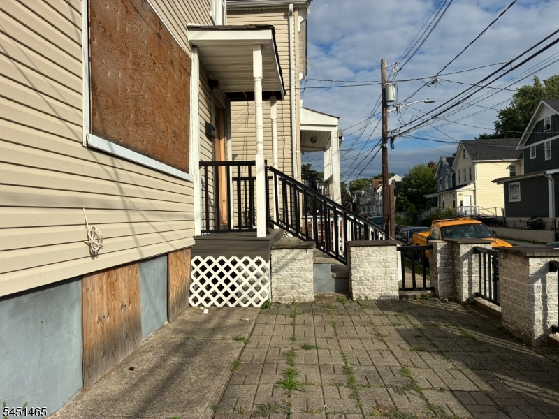 145 Ward St Property Photo 3