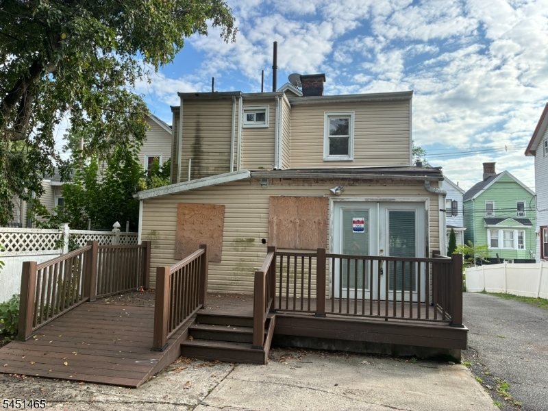 145 Ward St Property Photo 4