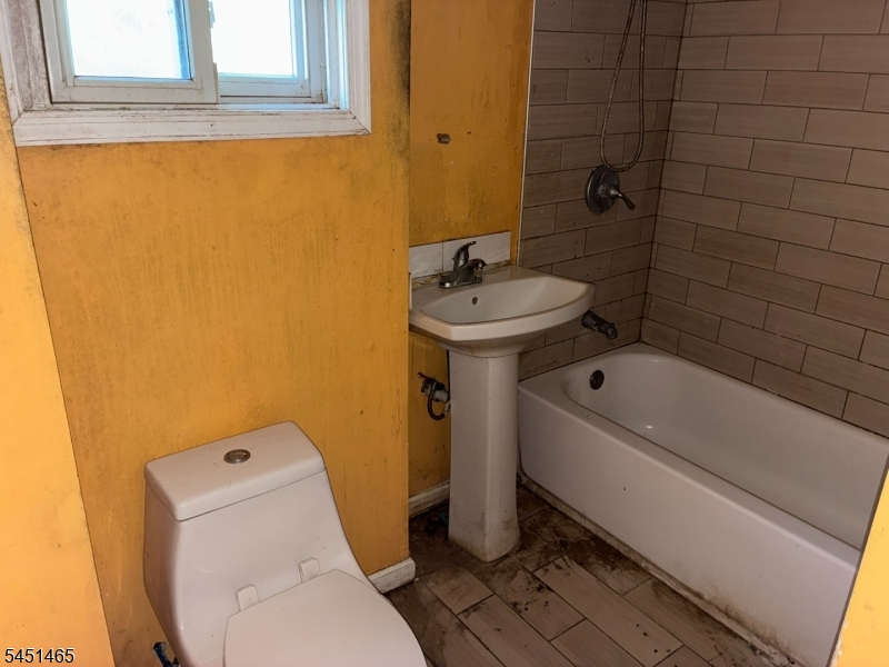 145 Ward St Property Photo 13