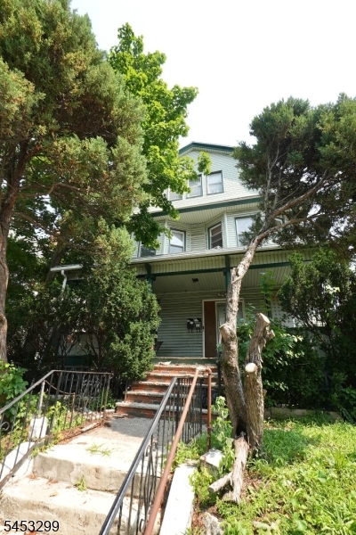 162 N Maple Ave Property Photo 1