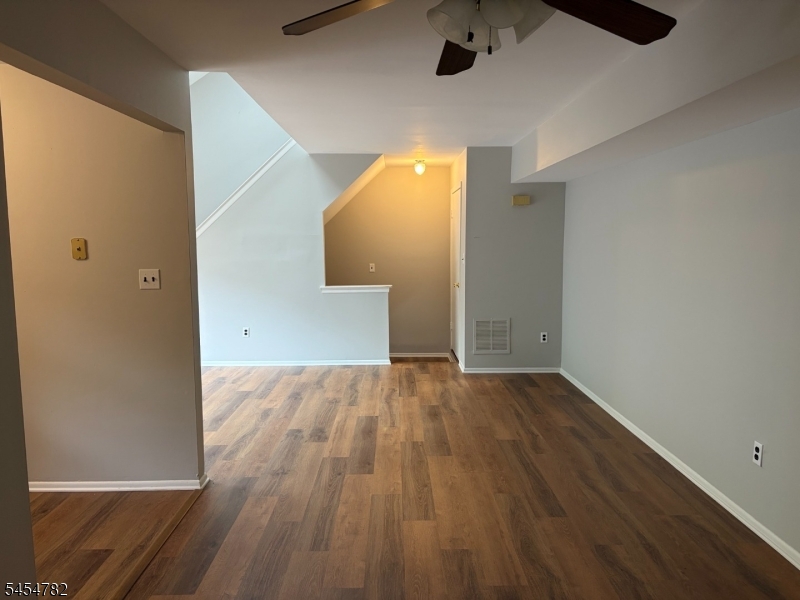 806 Yorkshire Dr Property Photo 4