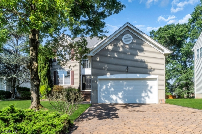 10 Sutton Ct Property Photo 1