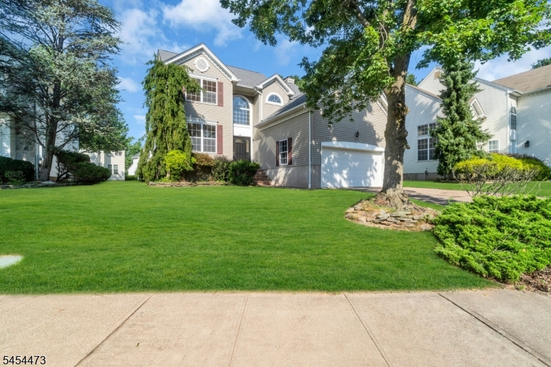10 Sutton Ct Property Photo 2