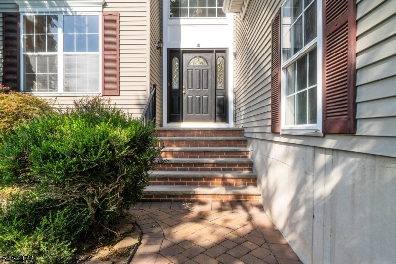 10 Sutton Ct Property Photo 3