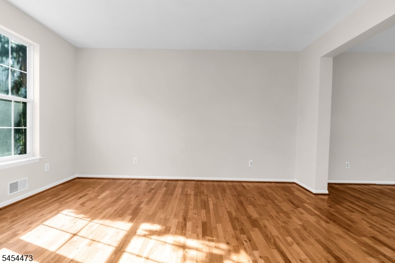 10 Sutton Ct Property Photo 8