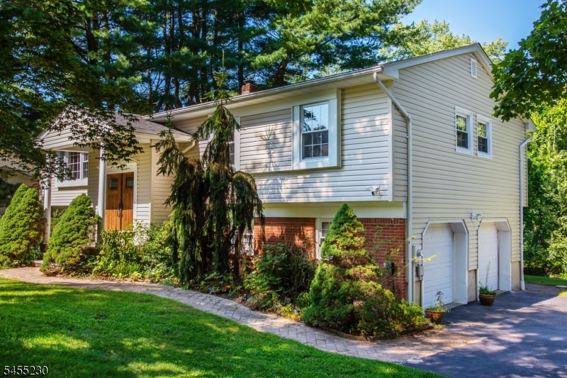 14 Winding Way Property Photo 2