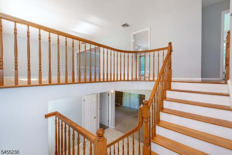 14 Winding Way Property Photo 4
