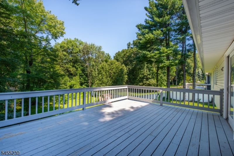14 Winding Way Property Photo 28