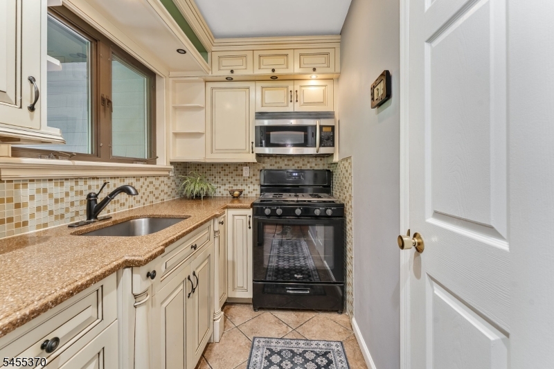 705 Clark Cir Property Photo 5