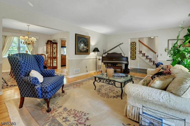 8 High Ridge Rd Property Photo 3