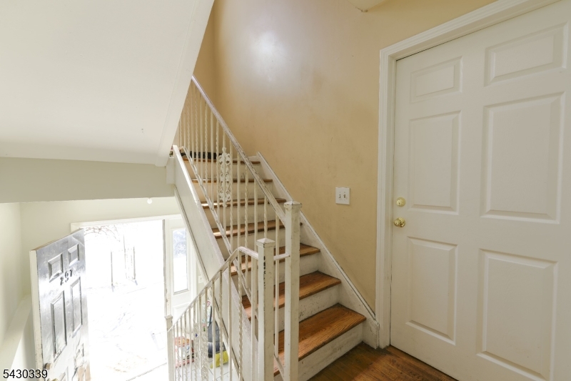 297 Avon Ave Property Photo 3