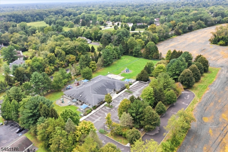 1 Kinder Ct Property Photo 3