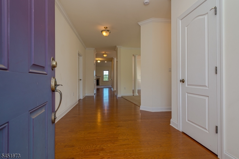 9 Comstock Ln Property Photo 2