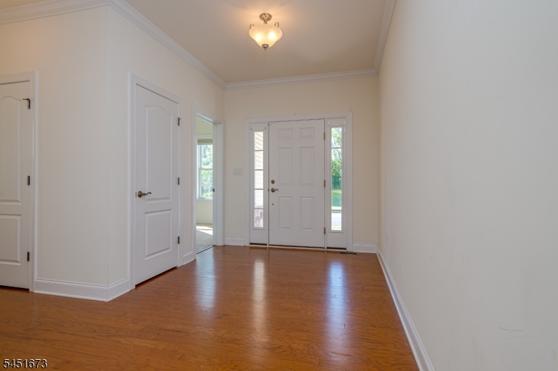 9 Comstock Ln Property Photo 3
