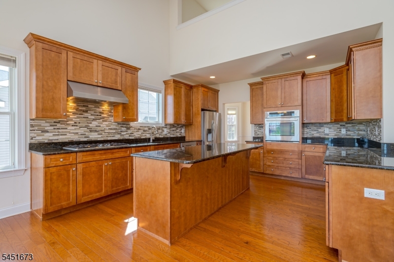 9 Comstock Ln Property Photo 10