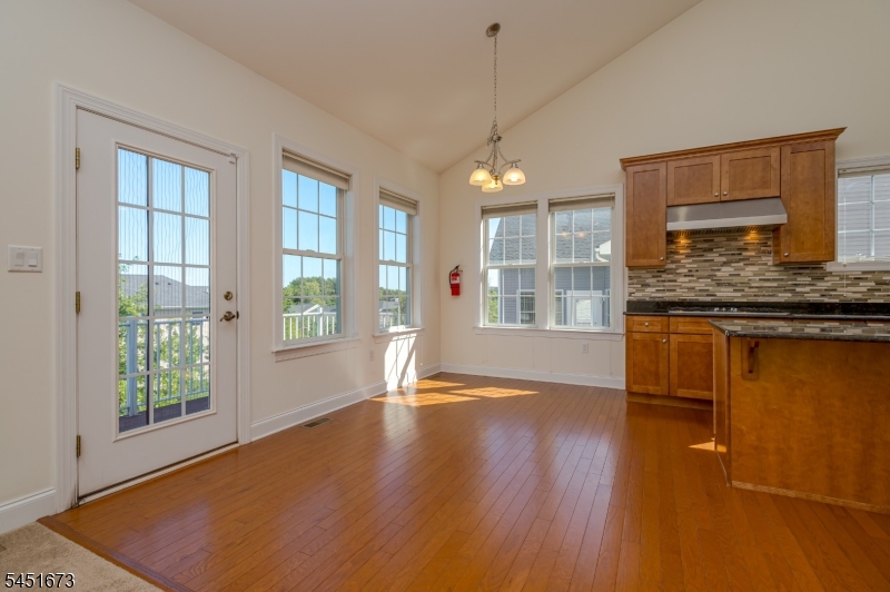 9 Comstock Ln Property Photo 12