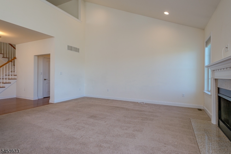 9 Comstock Ln Property Photo 13