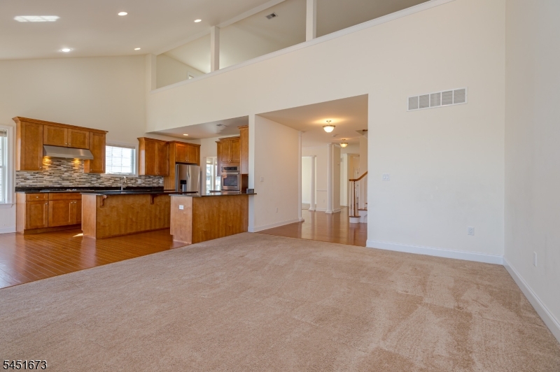 9 Comstock Ln Property Photo 14