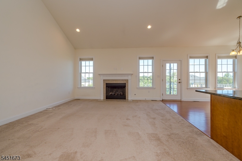 9 Comstock Ln Property Photo 15