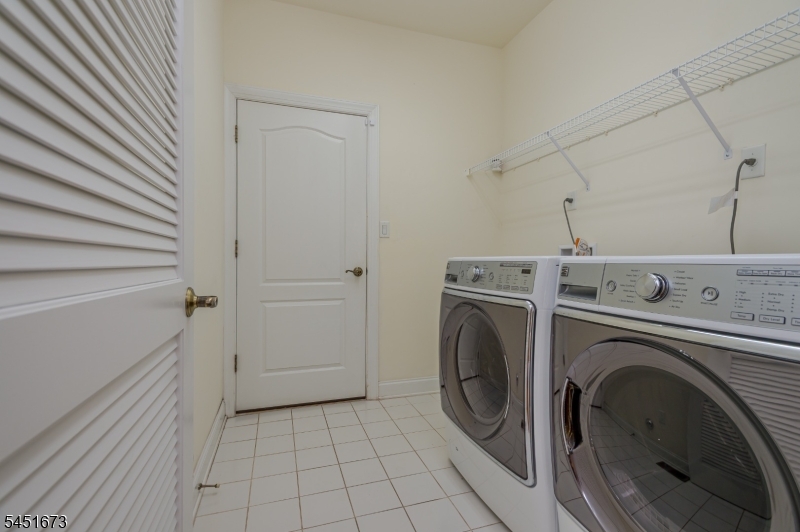 9 Comstock Ln Property Photo 19