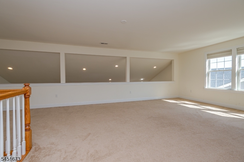 9 Comstock Ln Property Photo 20