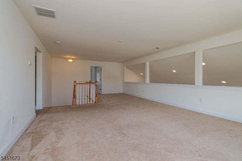 9 Comstock Ln Property Photo 21