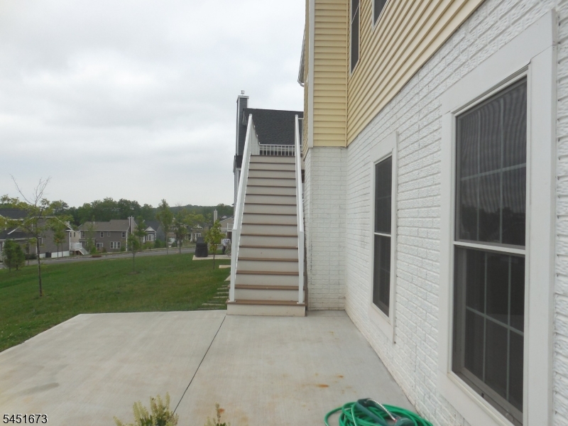 9 Comstock Ln Property Photo 27