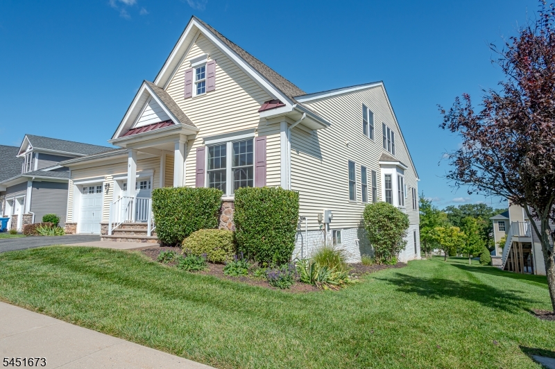 9 Comstock Ln Property Photo 29
