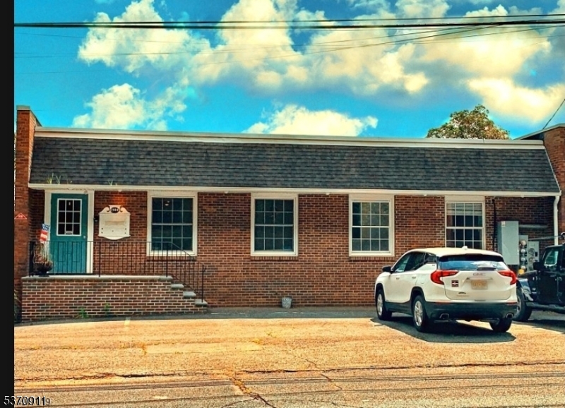 2504 Plainfield Ave Property Photo 1