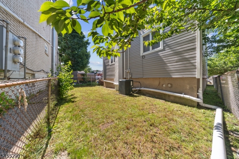 1466 44th St Property Photo 16
