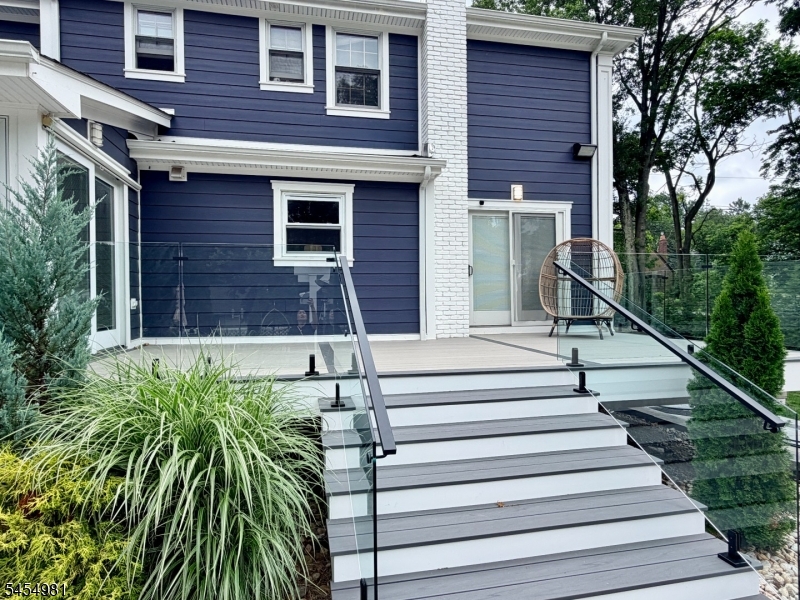 43 Edgewood Ave Property Photo 2