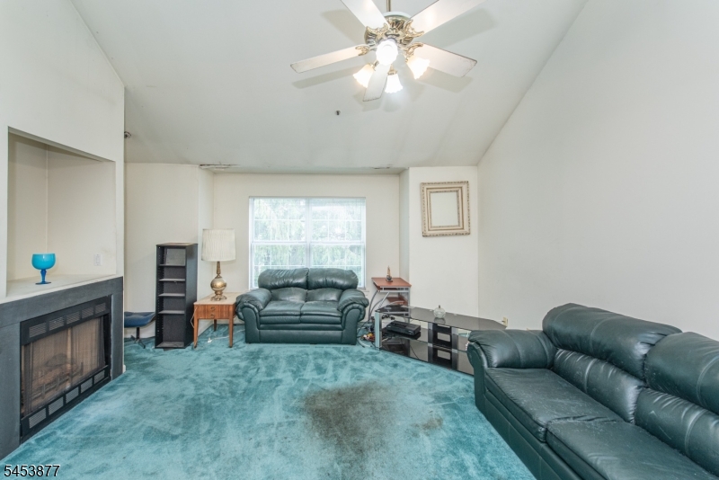 20 Collura Ln Property Photo 7