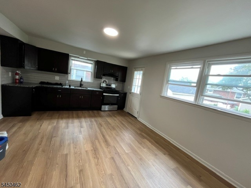 69 Linwood Ave Property Photo 3