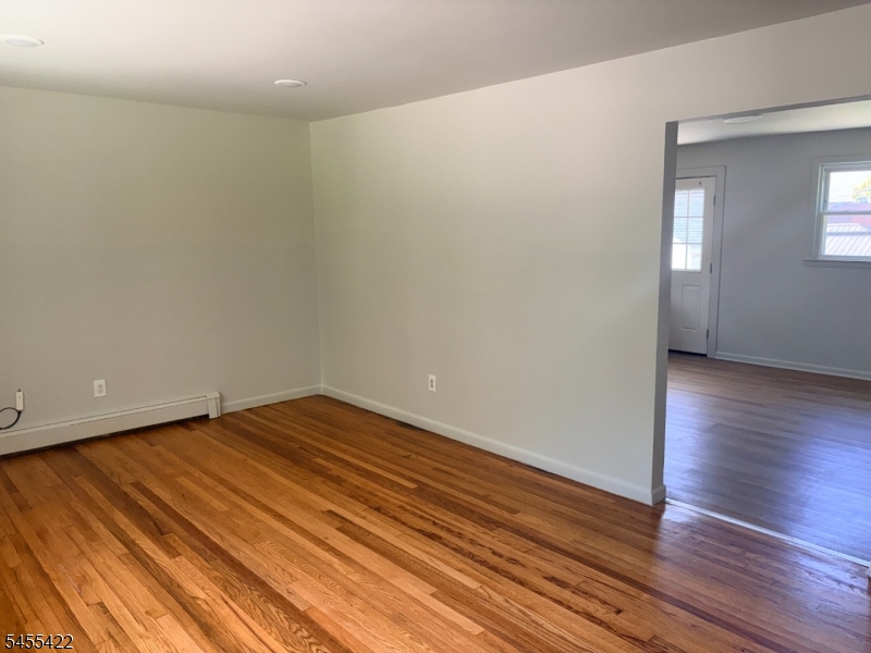69 Linwood Ave Property Photo 4