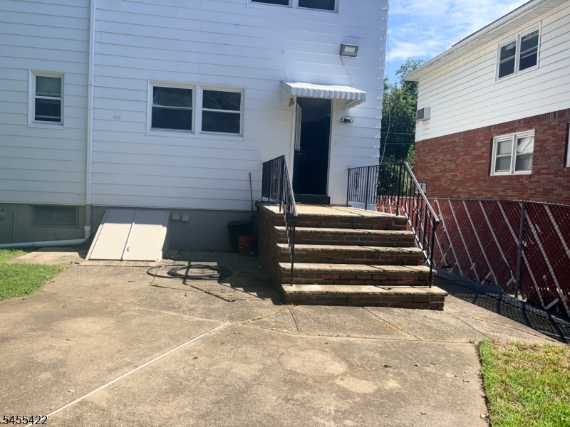 69 Linwood Ave Property Photo 17