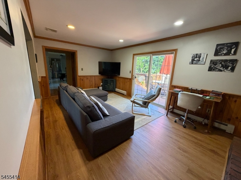 73 S Hillside Ave Property Photo 3