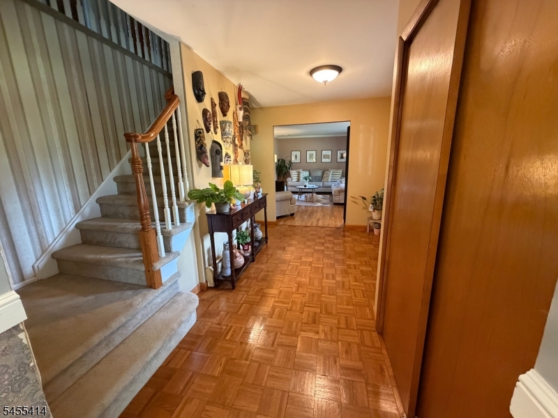 73 S Hillside Ave Property Photo 9