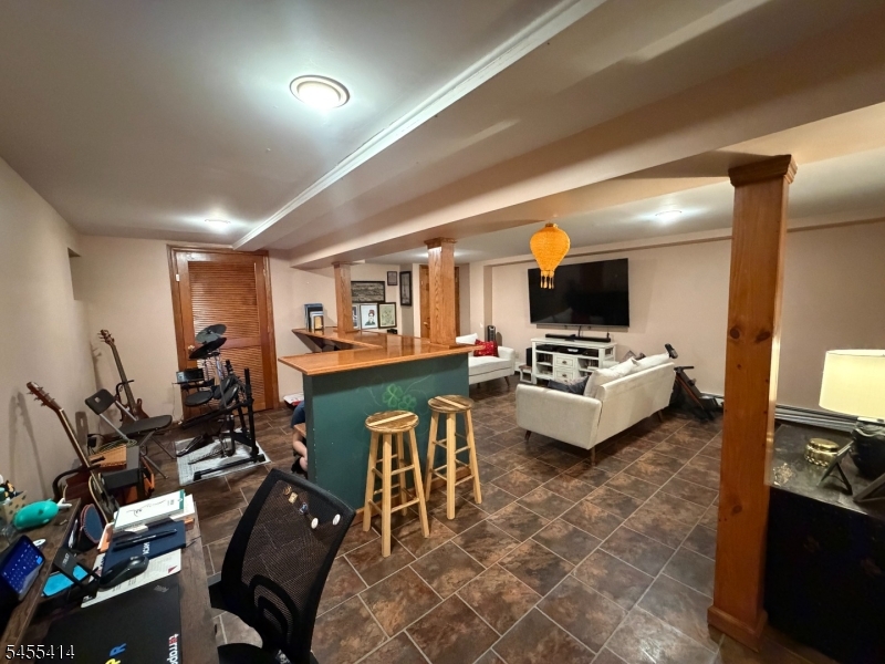 73 S Hillside Ave Property Photo 19
