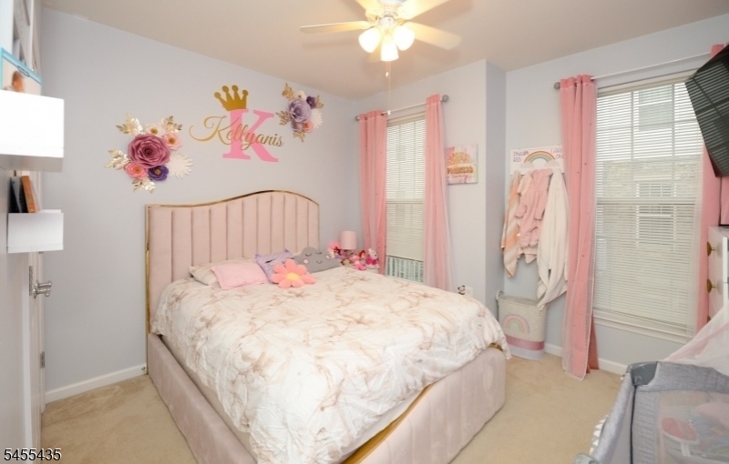 5 Holly Ln Property Photo 9