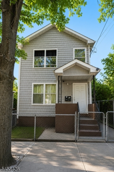 212 N 1St St Property Photo 1