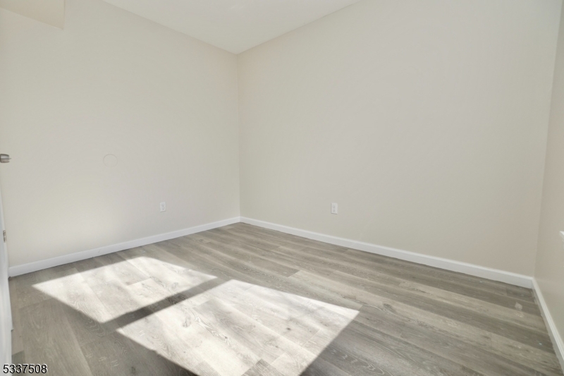 212 N 1st St Property Photo 10