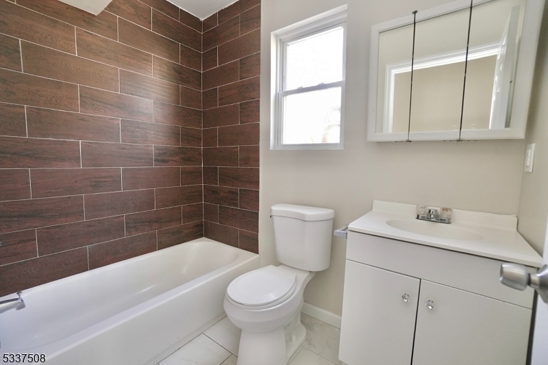 212 N 1st St Property Photo 13