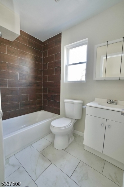 212 N 1st St Property Photo 14