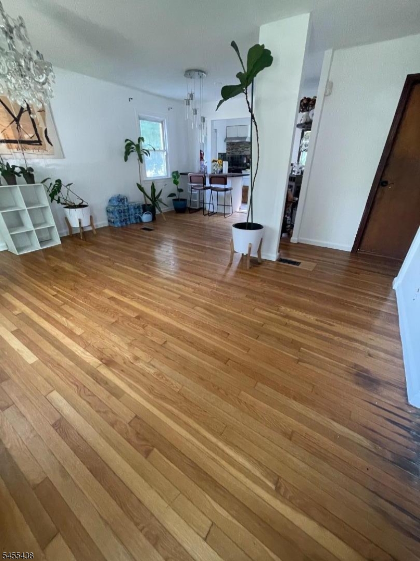 80 Circle Drway Property Photo 3