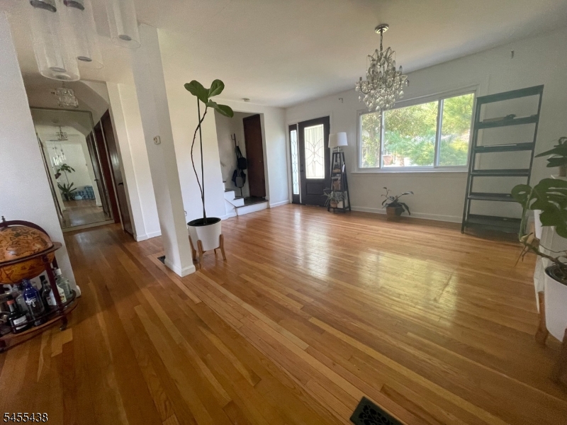 80 Circle Drway Property Photo 4