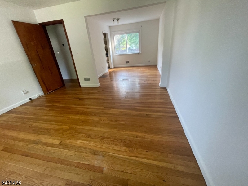 80 Circle Drway Property Photo 5