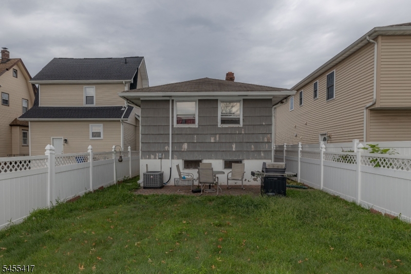 2114 Alberta Ave Property Photo 16
